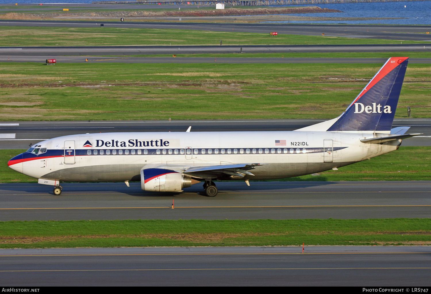 Aircraft Photo of N221DL | Boeing 737-35B | Delta Shuttle | AirHistory.net #284398
