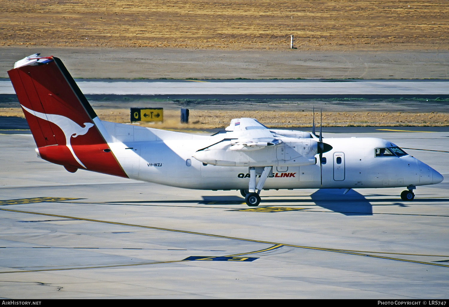 Aircraft Photo of VH-WZJ | De Havilland Canada DHC-8-102 Dash 8 | QantasLink | AirHistory.net #284707