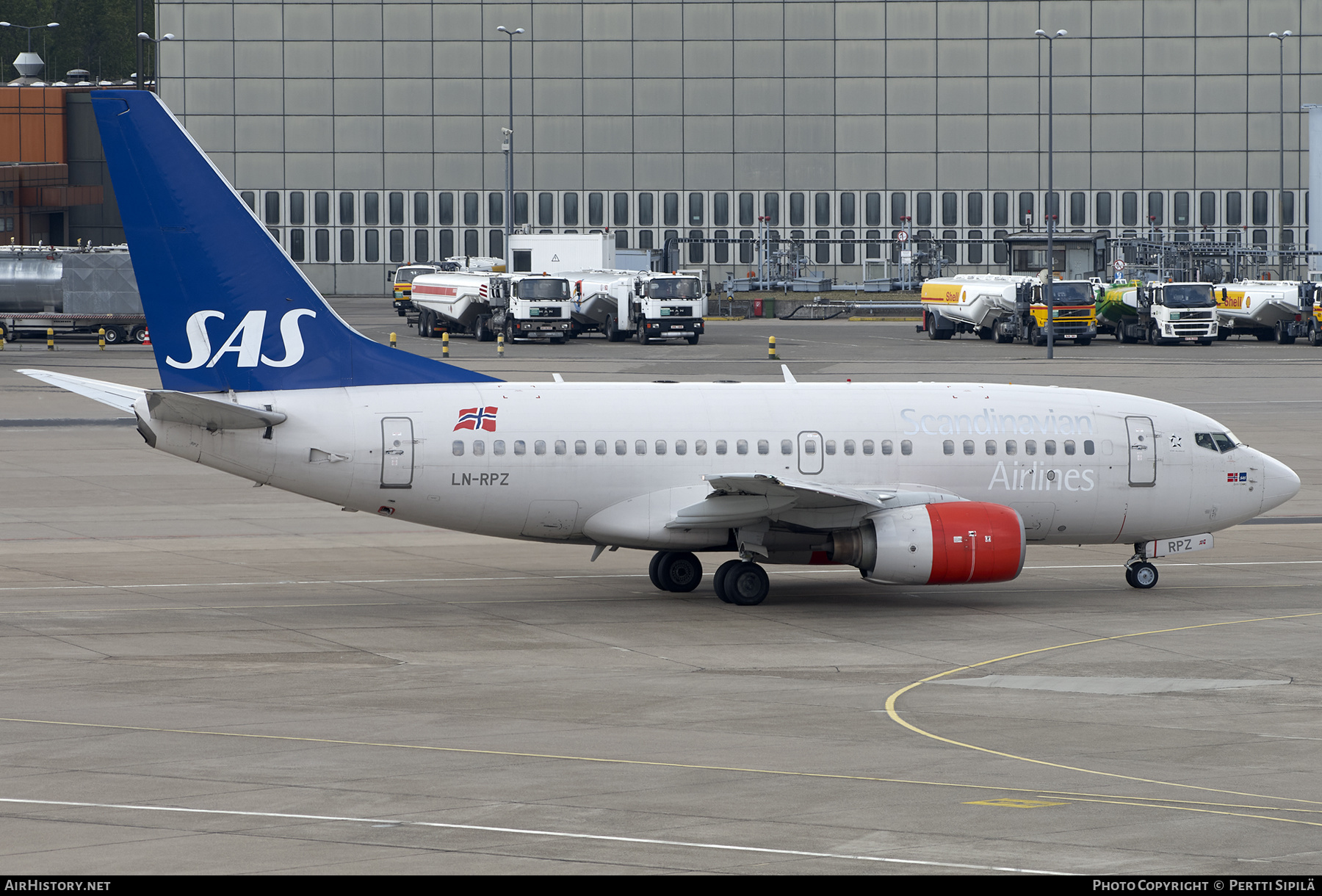Aircraft Photo of LN-RPZ | Boeing 737-683 | Scandinavian Airlines - SAS | AirHistory.net #284732