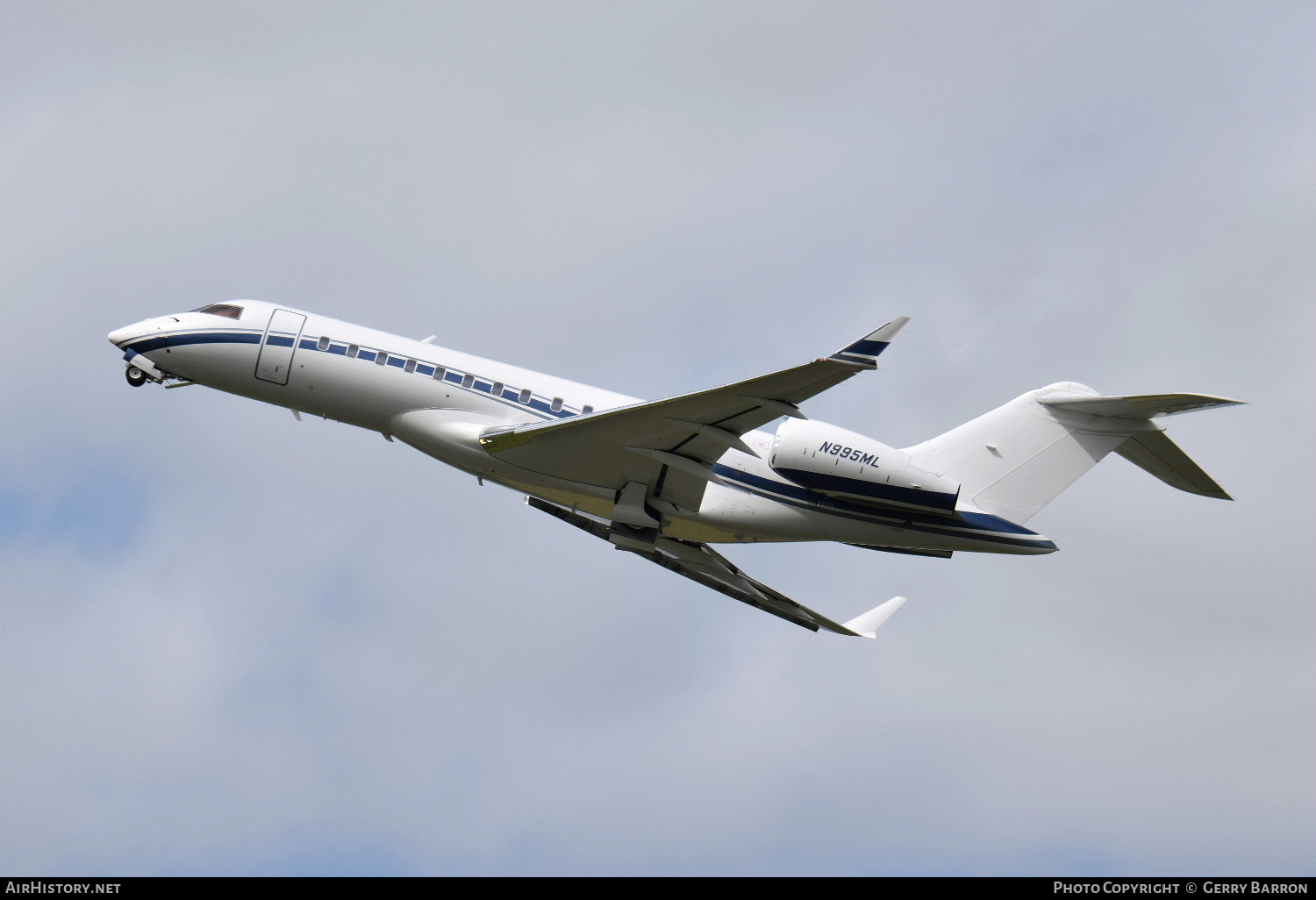 Aircraft Photo of N995ML | Bombardier Global Express XRS (BD-700-1A10) | AirHistory.net #284940