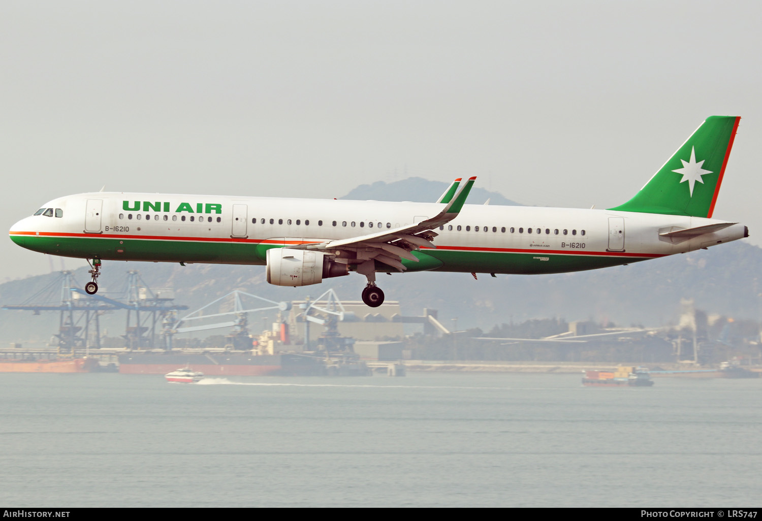 Aircraft Photo of B-16210 | Airbus A321-211 | UNI Air | AirHistory.net #284945