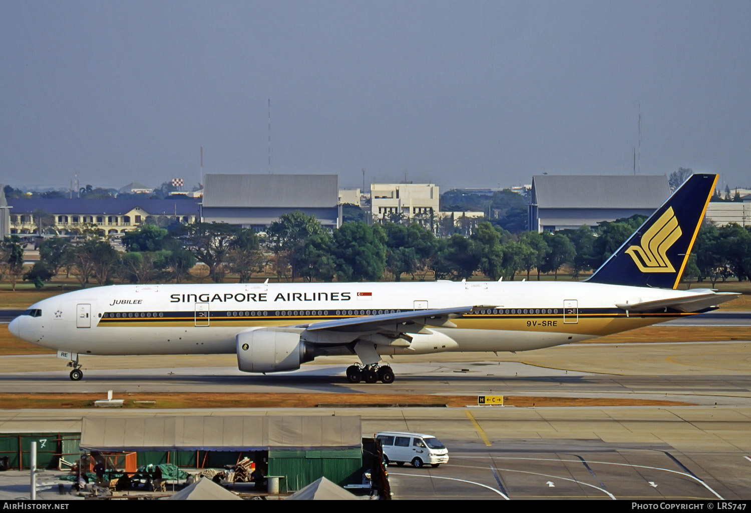 Aircraft Photo of 9V-SRE | Boeing 777-212/ER | Singapore Airlines | AirHistory.net #285200