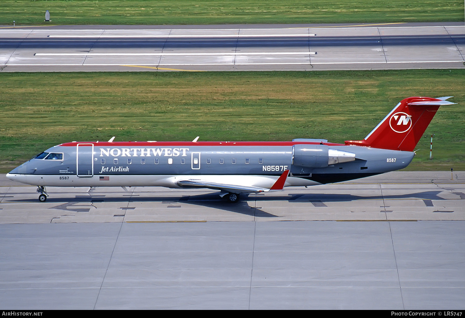 Aircraft Photo of N8587E | Bombardier CRJ-440 (CL-600-2B19) | Northwest Jet Airlink | AirHistory.net #286042