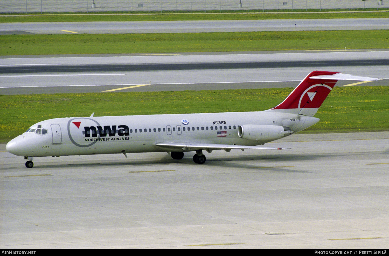 Aircraft Photo of N915RW | McDonnell Douglas DC-9-31 | Northwest Airlines | AirHistory.net #286384