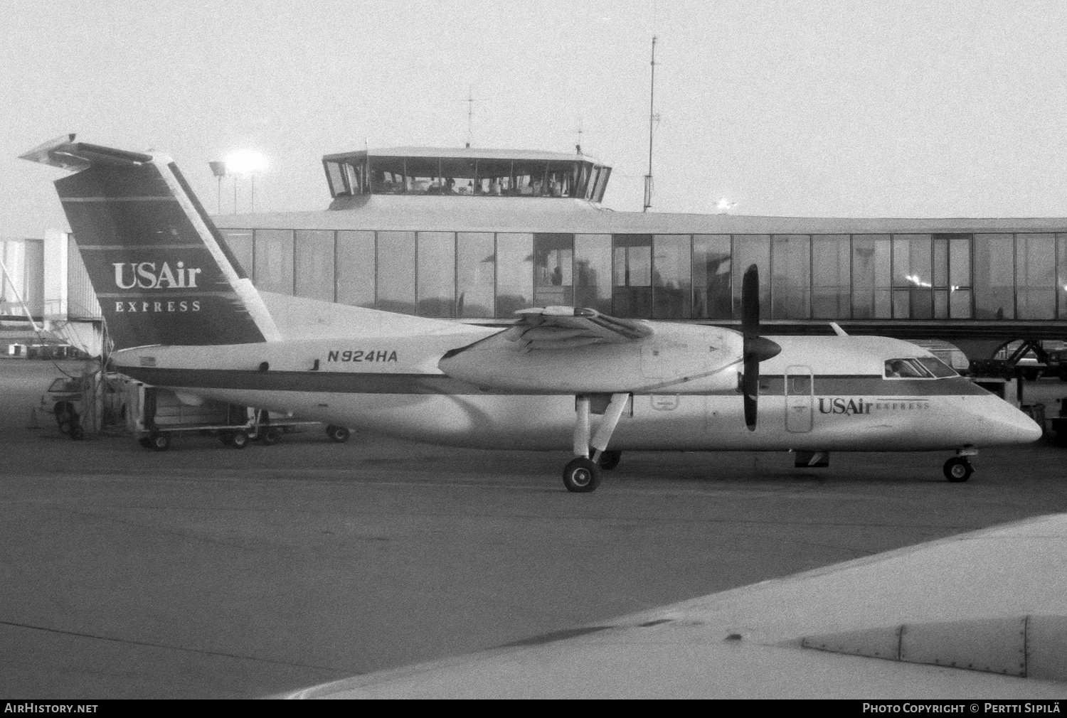 Aircraft Photo of N924HA | De Havilland Canada DHC-8-102 Dash 8 | USAir Express | AirHistory.net #286444