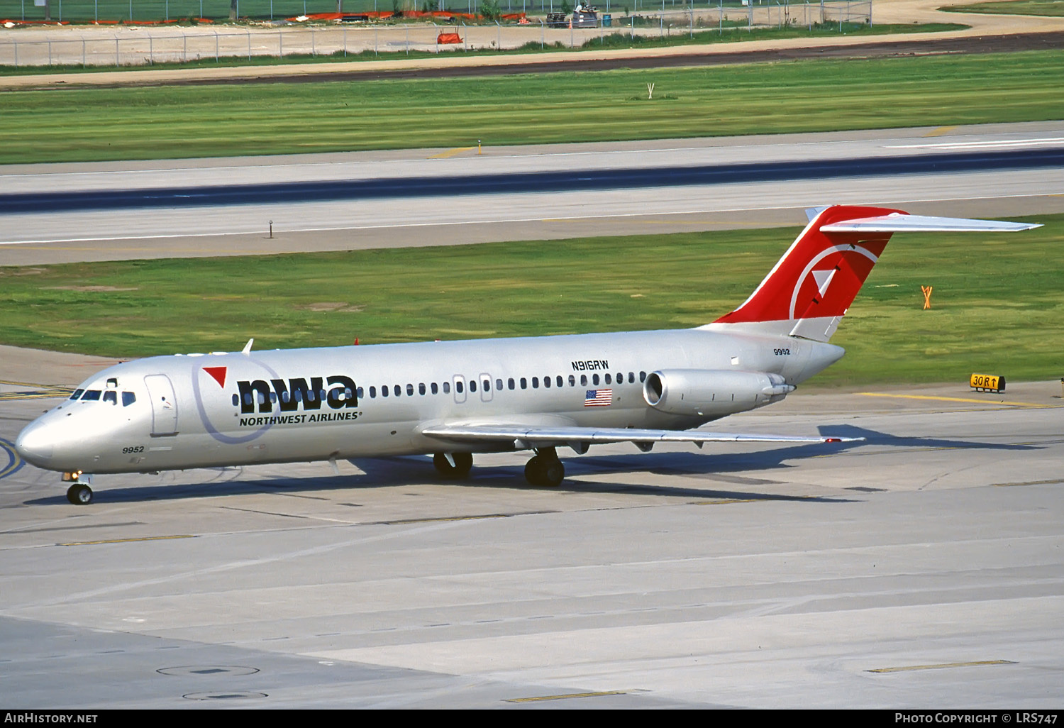 Aircraft Photo of N916RW | McDonnell Douglas DC-9-31 | Northwest Airlines | AirHistory.net #286470