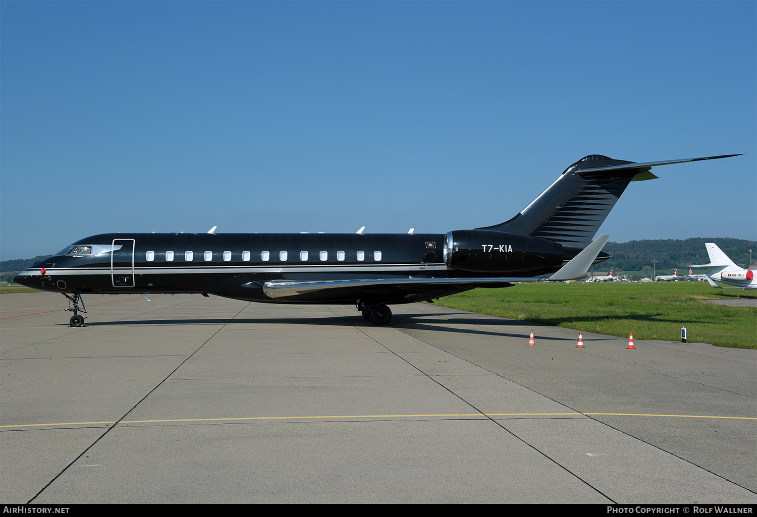 Aircraft Photo of T7-KIA | Bombardier Global Express XRS (BD-700-1A10) | AirHistory.net #286753
