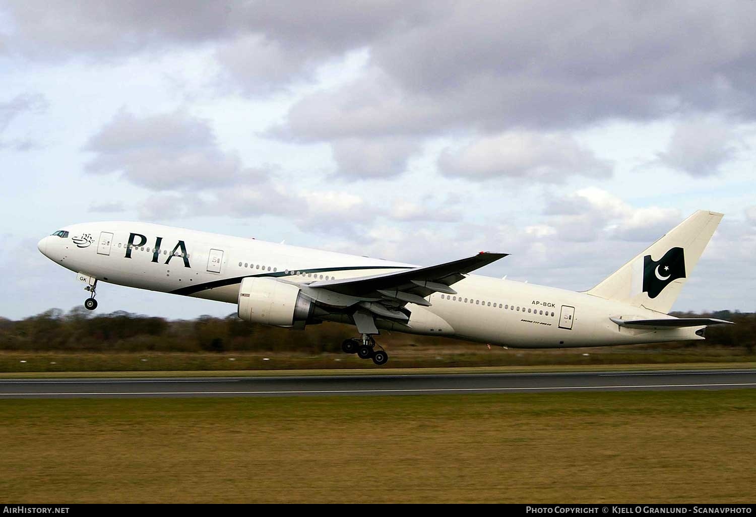 Aircraft Photo of AP-BGK | Boeing 777-240/ER | Pakistan International Airlines - PIA | AirHistory.net #286860
