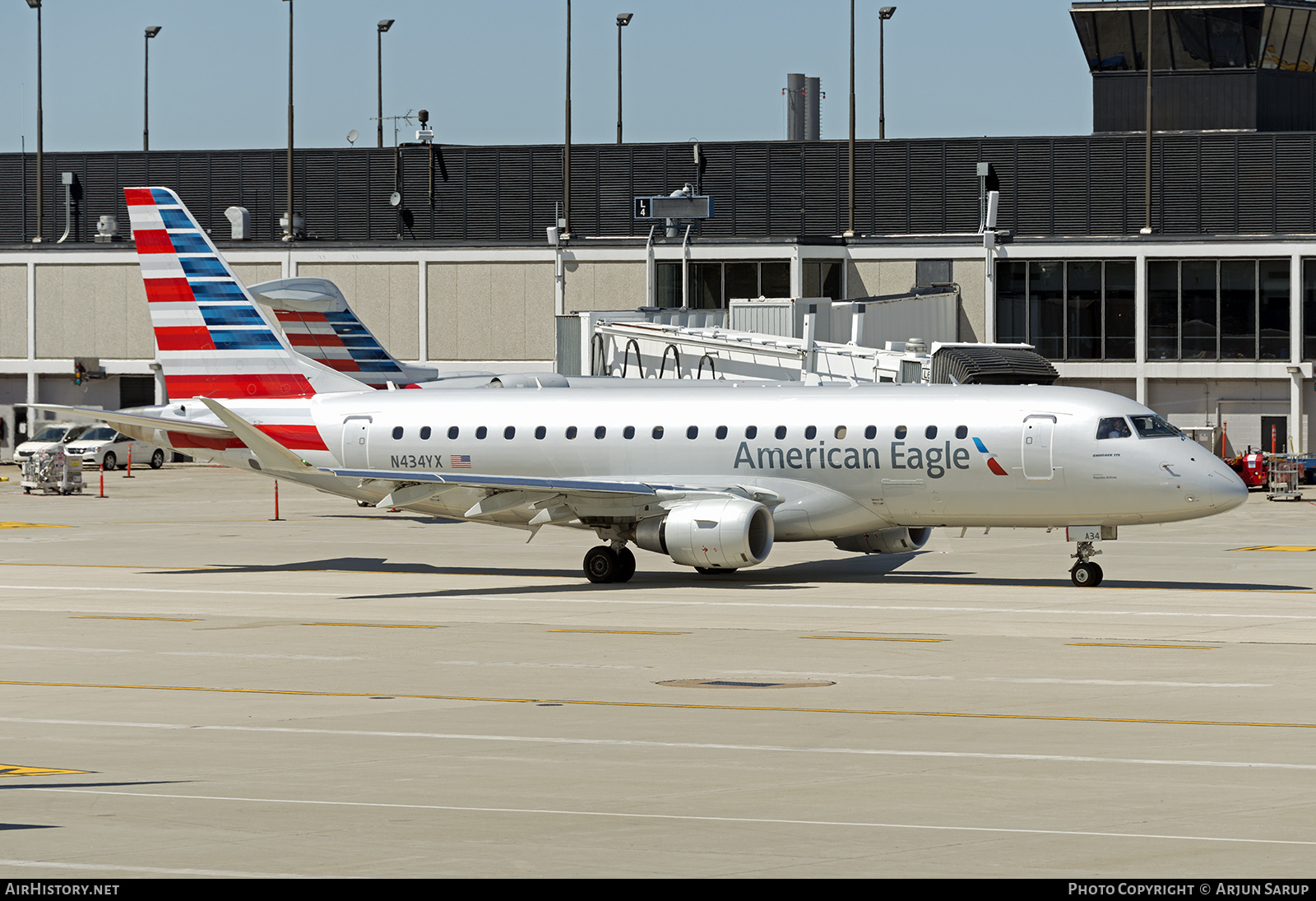 Aircraft Photo of N434YX | Embraer 175LR (ERJ-170-200LR) | American Eagle | AirHistory.net #286918