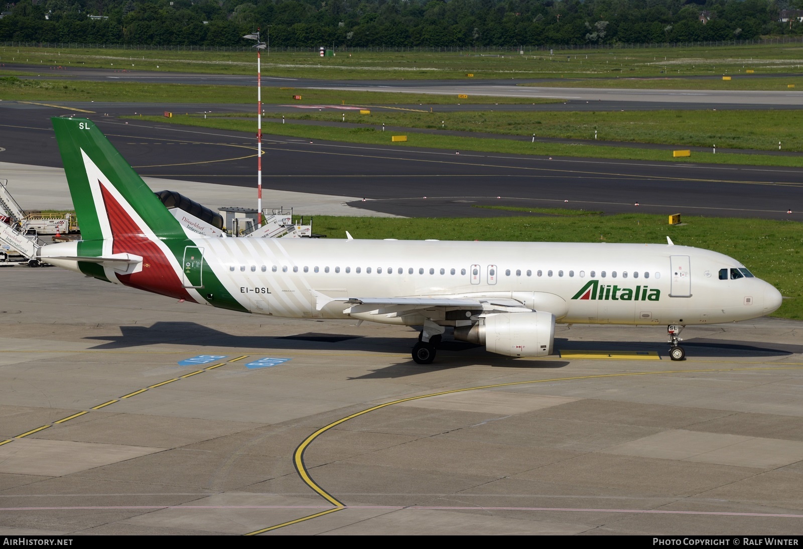 Aircraft Photo of EI-DSL | Airbus A320-216 | Alitalia | AirHistory.net #287000