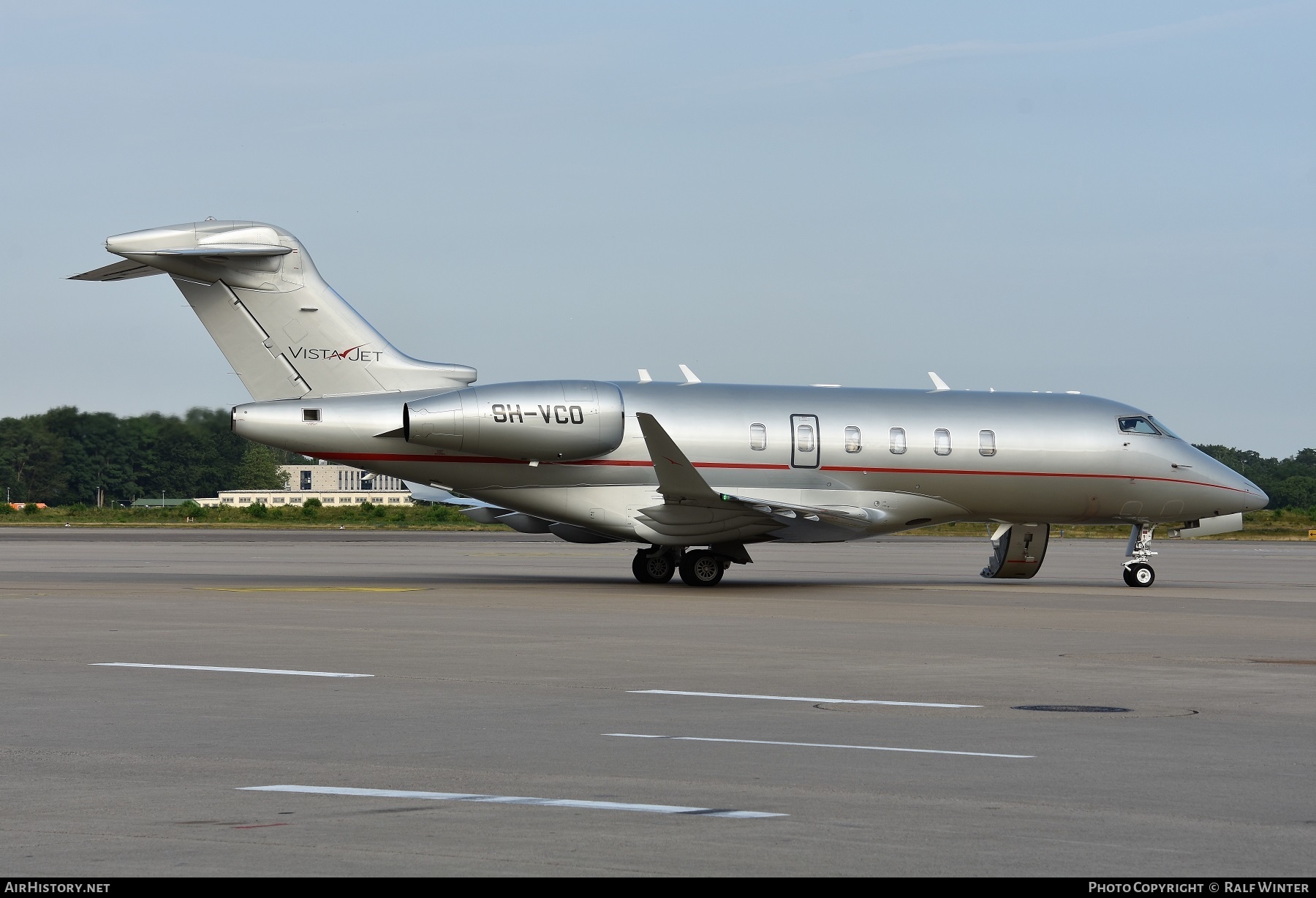 Aircraft Photo of 9H-VCO | Bombardier Challenger 350 (BD-100-1A10) | VistaJet | AirHistory.net #287627