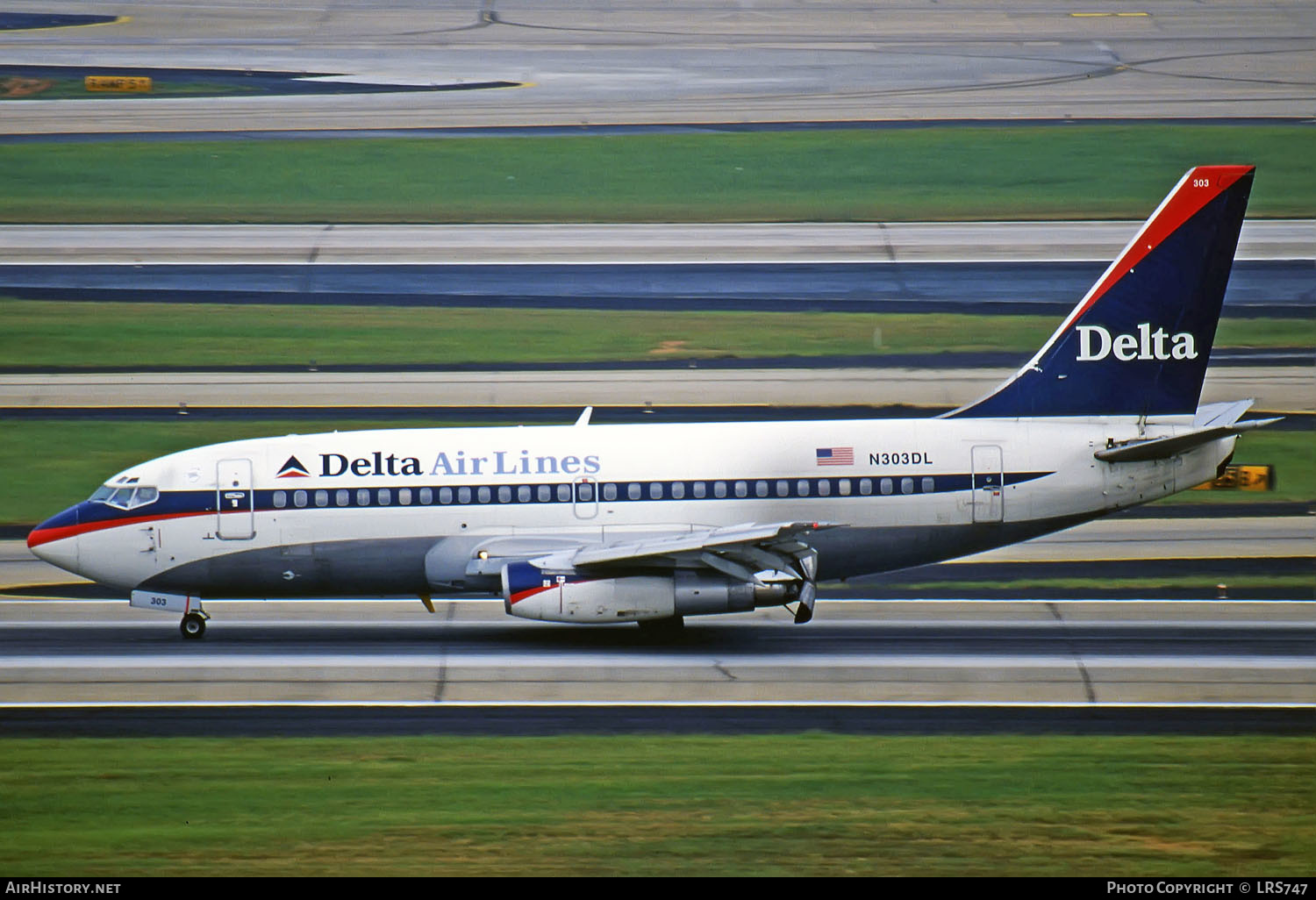 Aircraft Photo of N303DL | Boeing 737-232/Adv | Delta Air Lines | AirHistory.net #287964