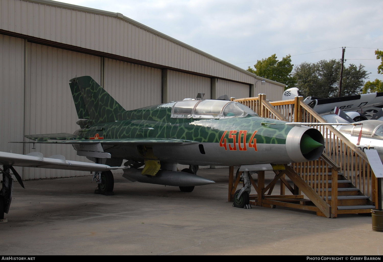 Aircraft Photo of 4504 | Mikoyan-Gurevich MiG-21US | Vietnam - Air Force | AirHistory.net #287971