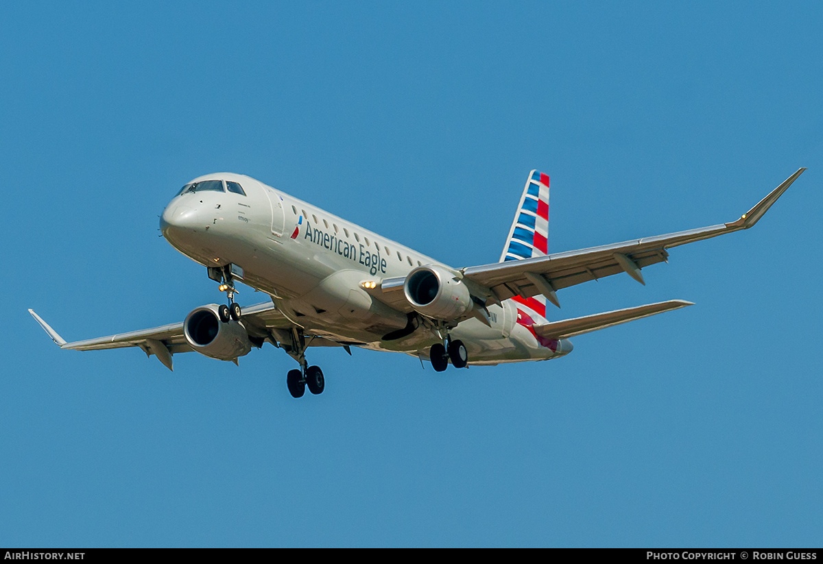 Aircraft Photo of N281NN | Embraer 175LR (ERJ-170-200LR) | American Eagle | AirHistory.net #288247