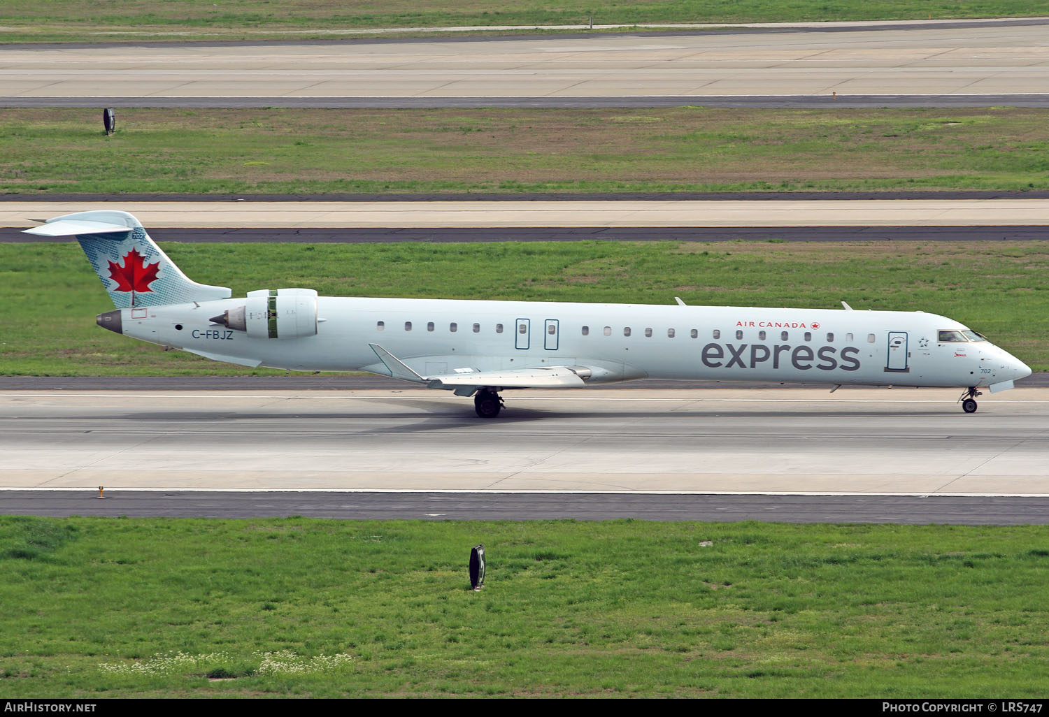 Aircraft Photo of C-FBJZ | Bombardier CRJ-705 (CL-600-2D15) | Air Canada Express | AirHistory.net #288370