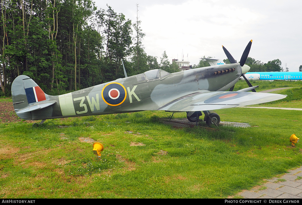 Aircraft Photo of No Reg | Supermarine 361 Spitfire LF9 (model) | UK - Air Force | AirHistory.net #288700