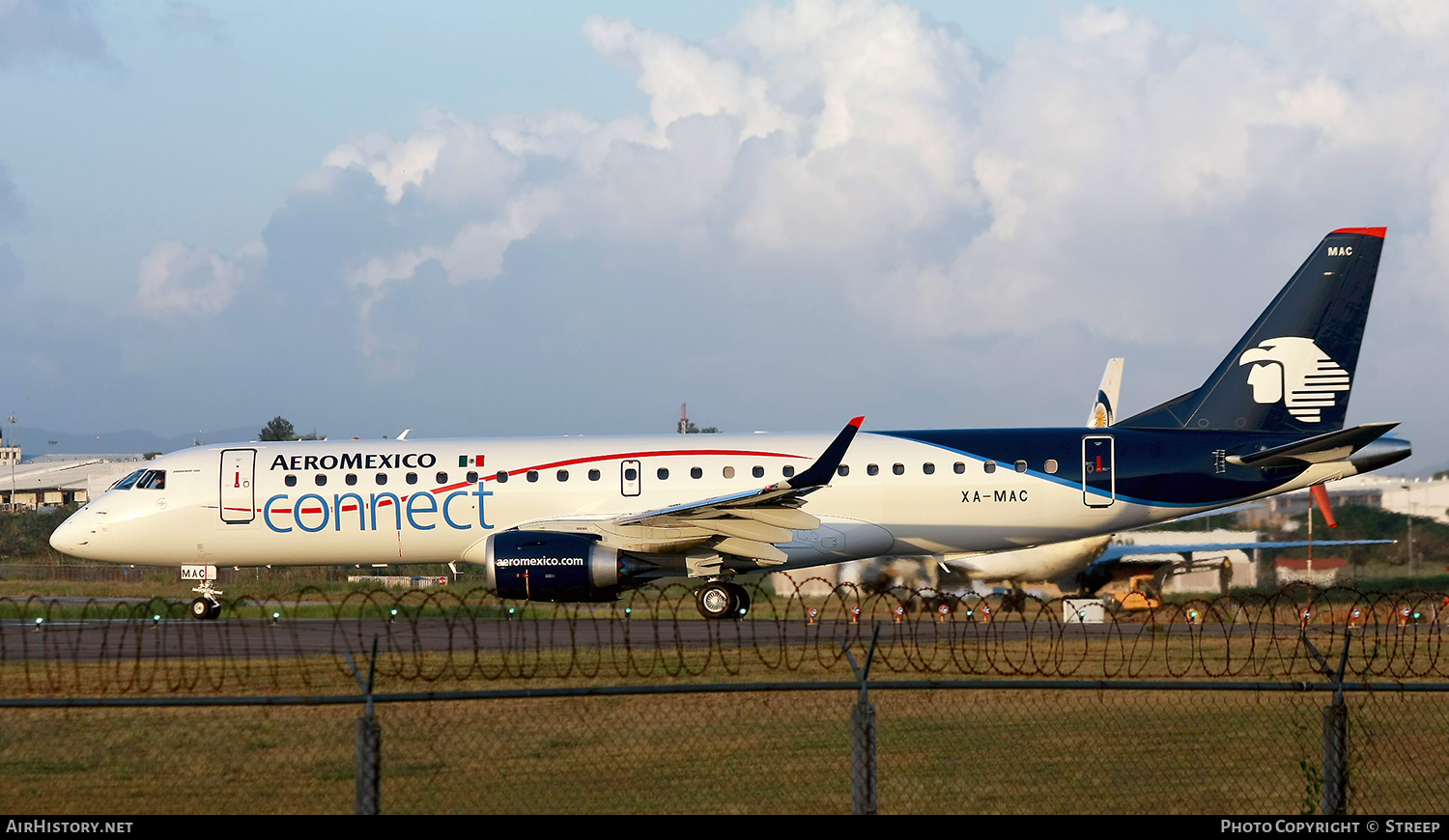 Aircraft Photo of XA-MAC | Embraer 190LR (ERJ-190-100LR) | AeroMéxico Connect | AirHistory.net #288822