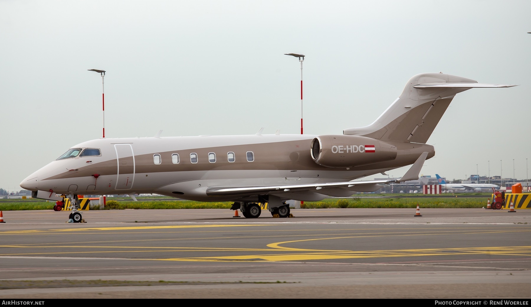 Aircraft Photo of OE-HDC | Bombardier Challenger 300 (BD-100-1A10) | AirHistory.net #289249