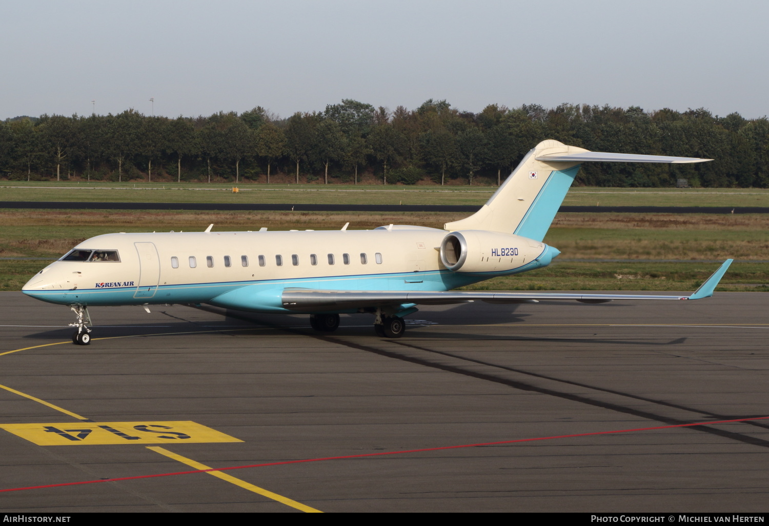 Aircraft Photo of HL8230 | Bombardier Global Express (BD-700-1A10) | Korean Air | AirHistory.net #289275