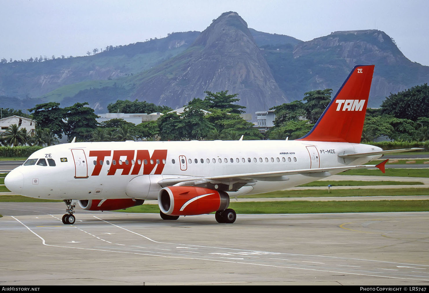 Aircraft Photo of PT-MZE | Airbus A319-132 | TAM Linhas Aéreas | AirHistory.net #289280