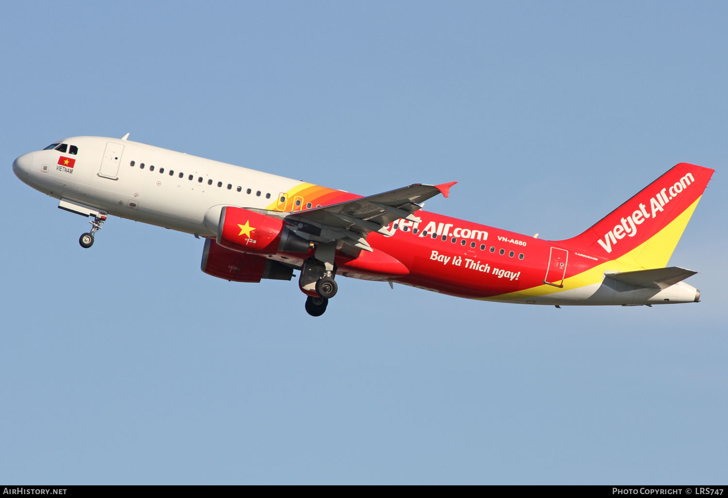 Aircraft Photo of VN-A680 | Airbus A320-214 | VietJet Air | AirHistory.net #289362