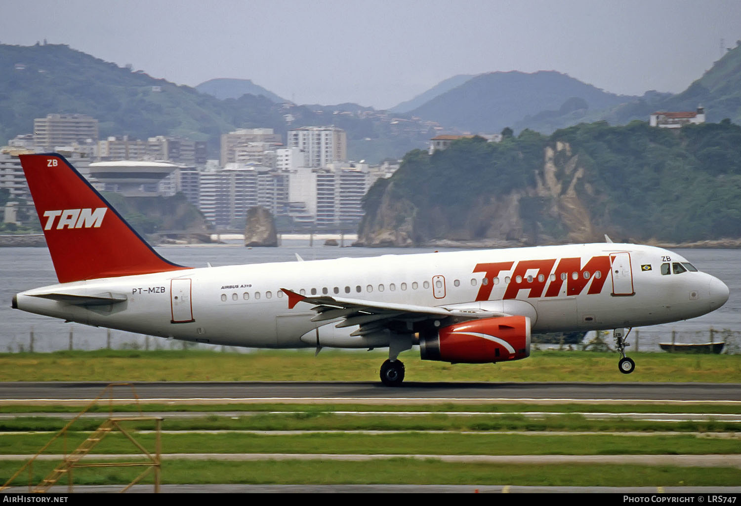 Aircraft Photo of PT-MZB | Airbus A319-132 | TAM Linhas Aéreas | AirHistory.net #289368