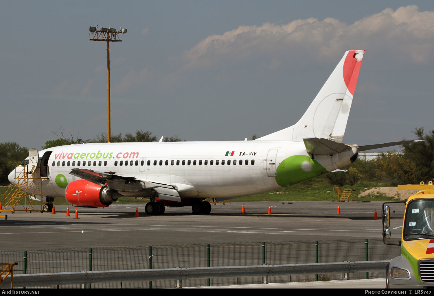 Aircraft Photo of XA-VIV | Boeing 737-301 | Viva Aerobús | AirHistory.net #289382