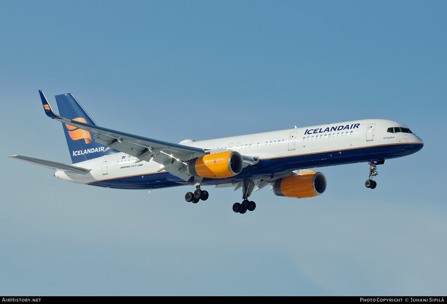 Aircraft Photo of TF-ISZ | Boeing 757-223 | Icelandair | AirHistory.net #289401