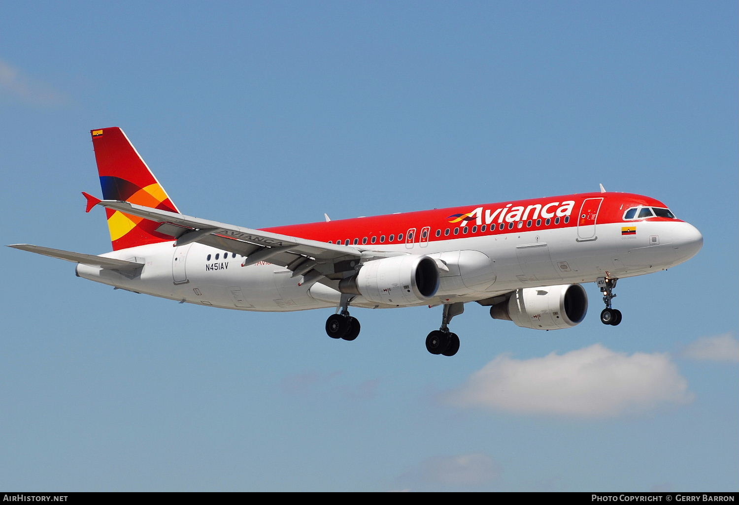 Aircraft Photo of N451AV | Airbus A320-214 | Avianca | AirHistory.net #289430