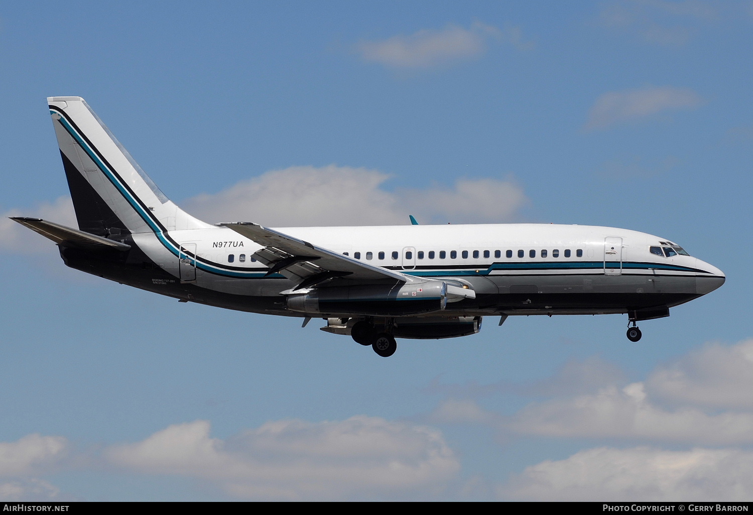 Aircraft Photo of N977UA | Boeing 737-291/Adv | Sky King | AirHistory.net #289432