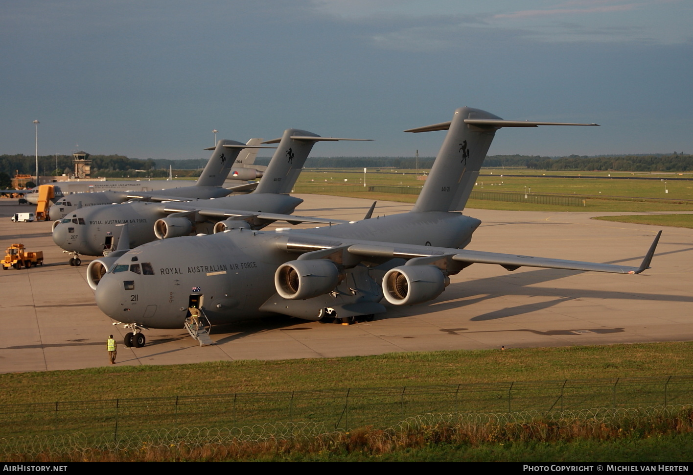 Aircraft Photo of A41-211 | Boeing C-17A Globemaster III | Australia - Air Force | AirHistory.net #289608