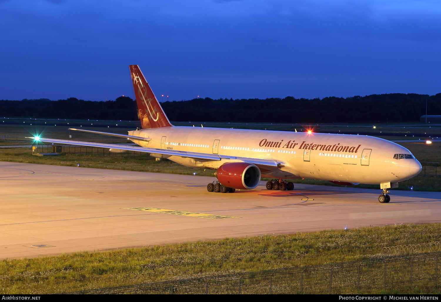 Aircraft Photo of N819AX | Boeing 777-2U8/ER | Omni Air International - OAI | AirHistory.net #289611