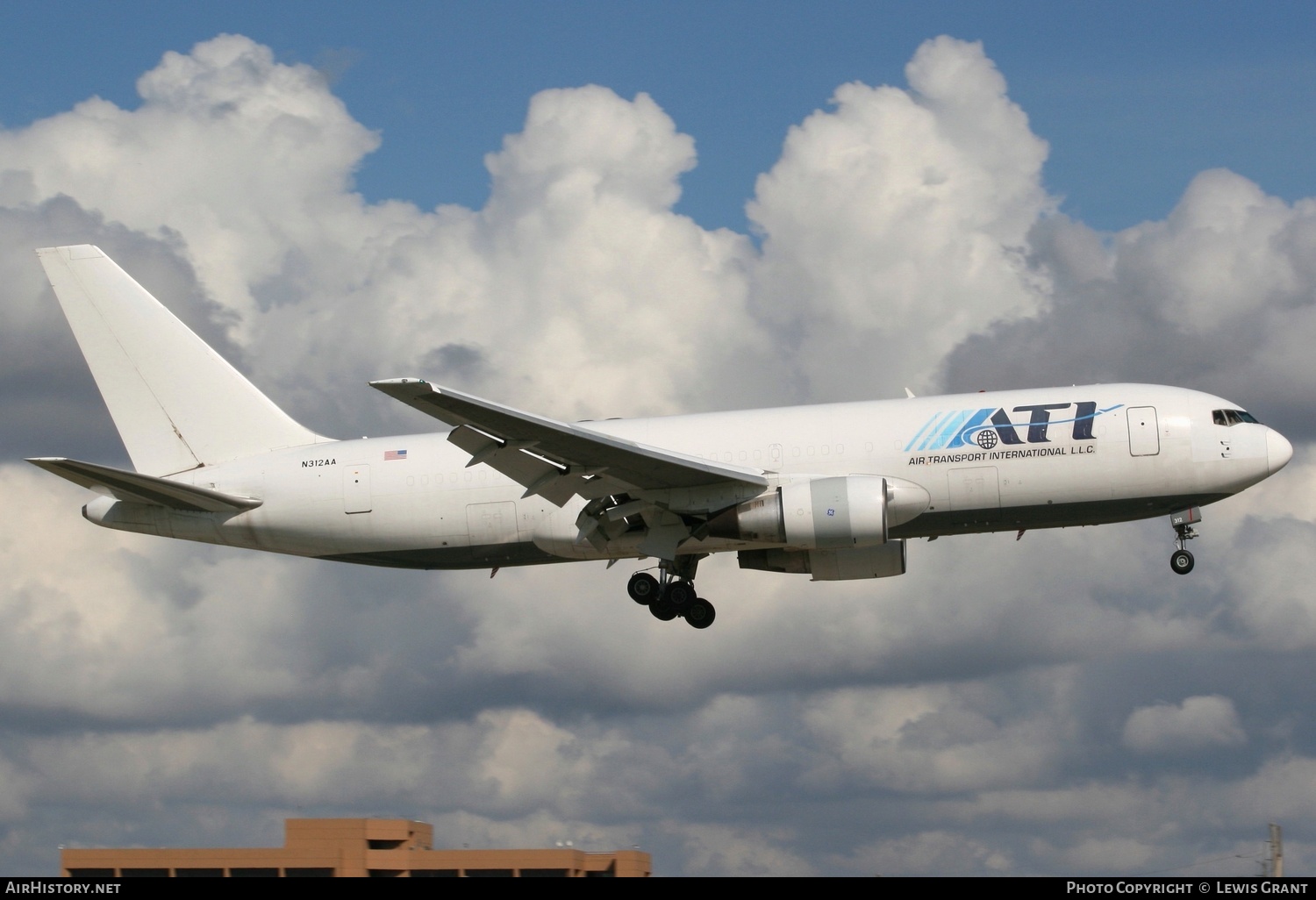 Aircraft Photo of N312AA | Boeing 767-223(BDSF) | ATI - Air Transport International | AirHistory.net #289691