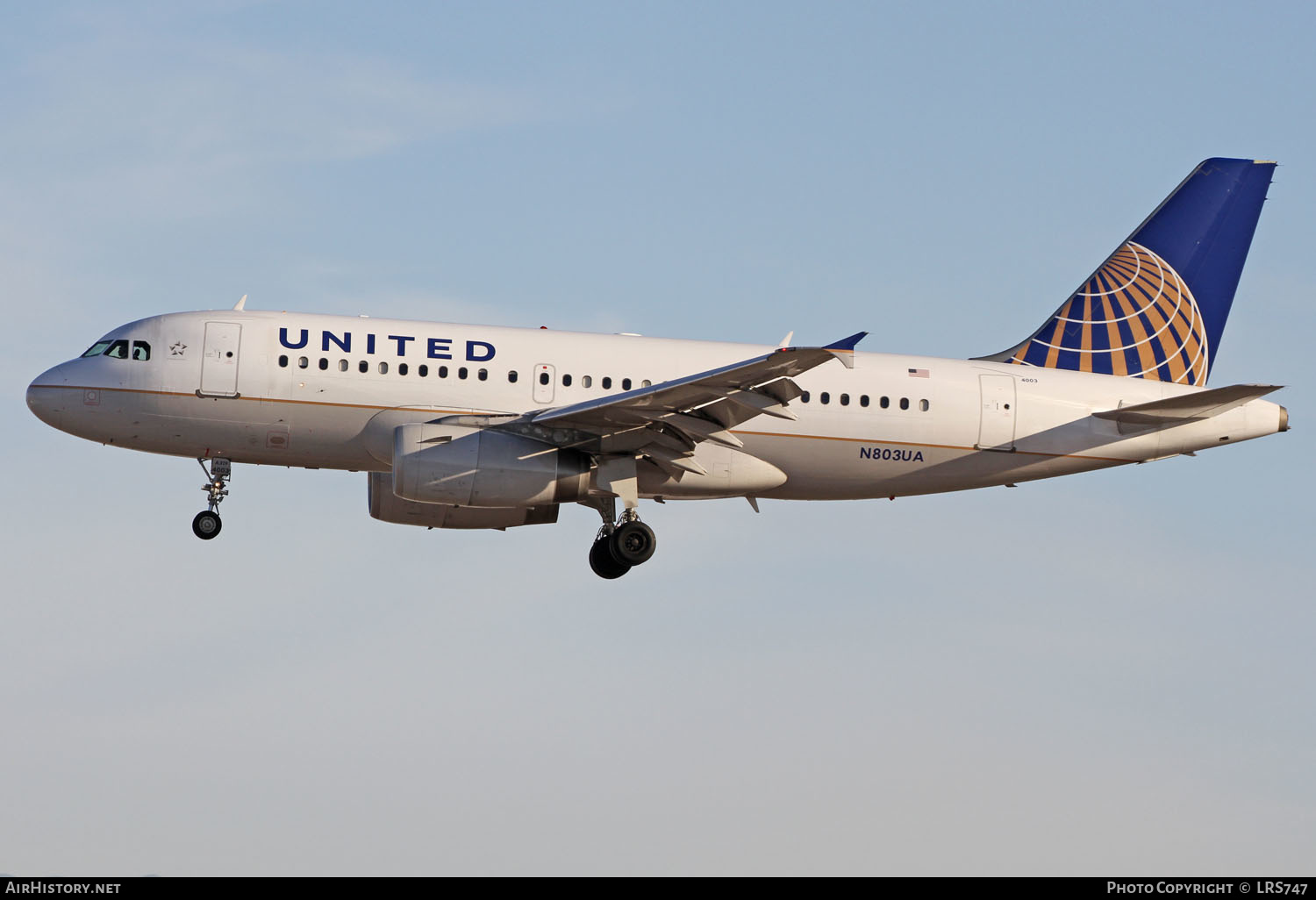 Aircraft Photo of N803UA | Airbus A319-131 | United Airlines | AirHistory.net #289812