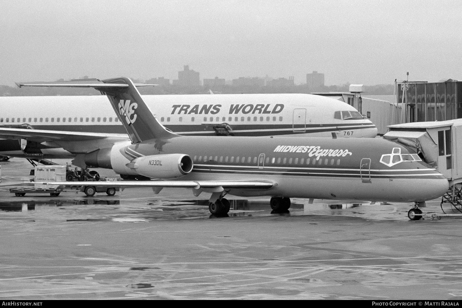 Aircraft Photo of N3301L | Douglas DC-9-14 | Midwest Express Airlines | AirHistory.net #290374