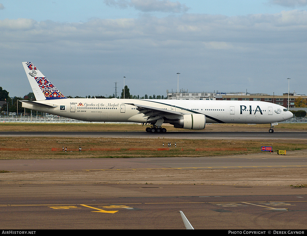 Aircraft Photo of AP-BHW | Boeing 777-340/ER | Pakistan International Airlines - PIA | AirHistory.net #290467