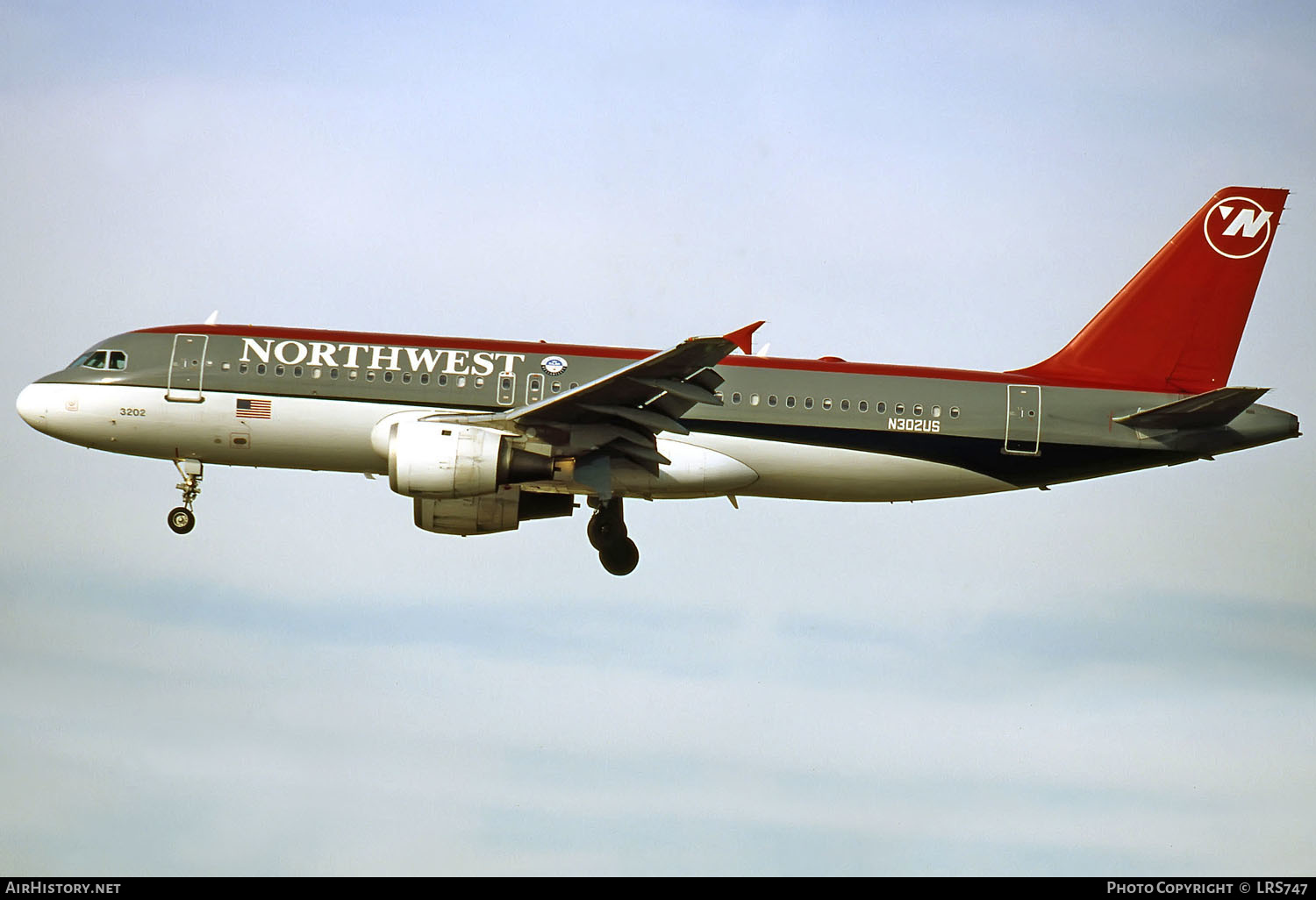 Aircraft Photo of N302US | Airbus A320-211 | Northwest Airlines | AirHistory.net #290519