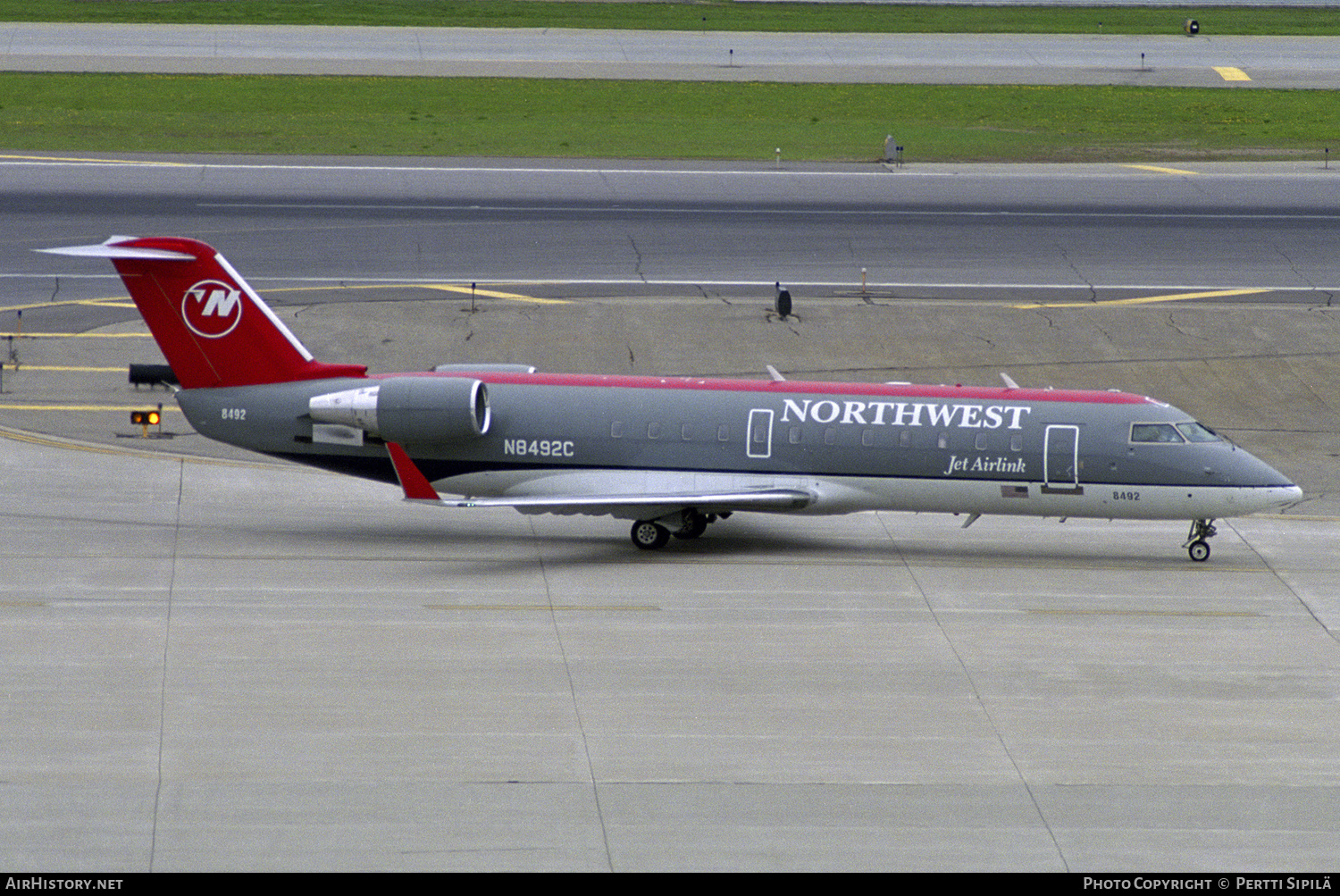 Aircraft Photo of N8492C | Bombardier CRJ-200LR (CL-600-2B19) | Northwest Jet Airlink | AirHistory.net #290922