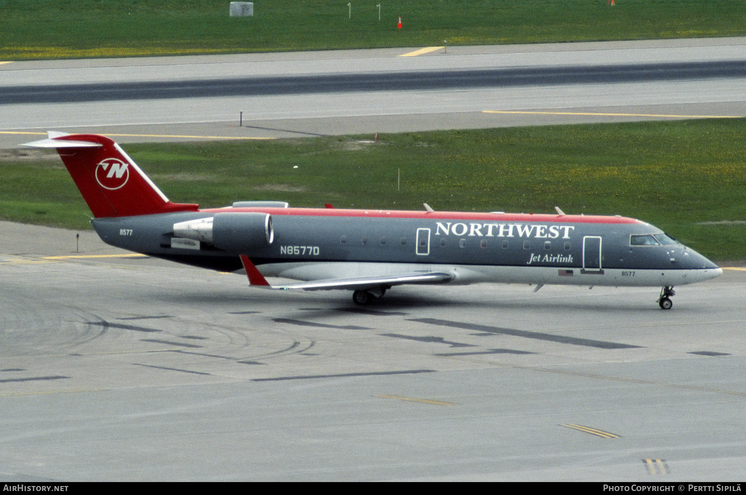 Aircraft Photo of N8577D | Bombardier CRJ-200LR (CL-600-2B19) | Northwest Jet Airlink | AirHistory.net #290953