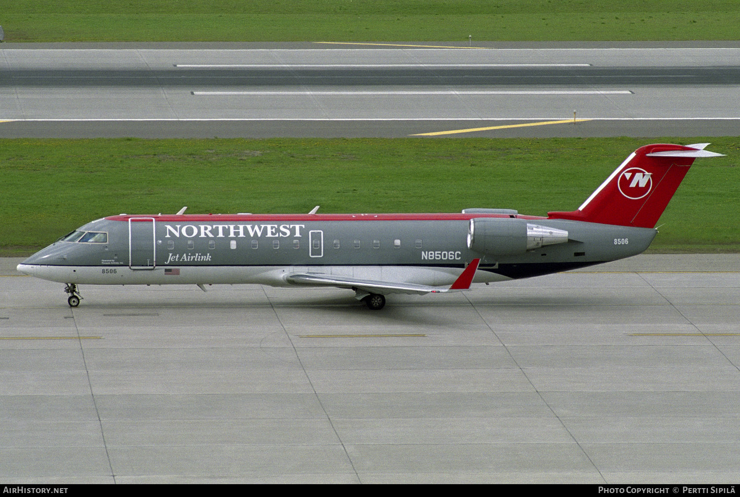 Aircraft Photo of N8506C | Bombardier CRJ-200LR (CL-600-2B19) | Northwest Jet Airlink | AirHistory.net #290958