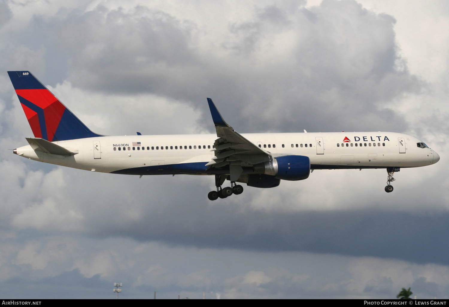 Aircraft Photo of N669DN | Boeing 757-232 | Delta Air Lines | AirHistory.net #290963
