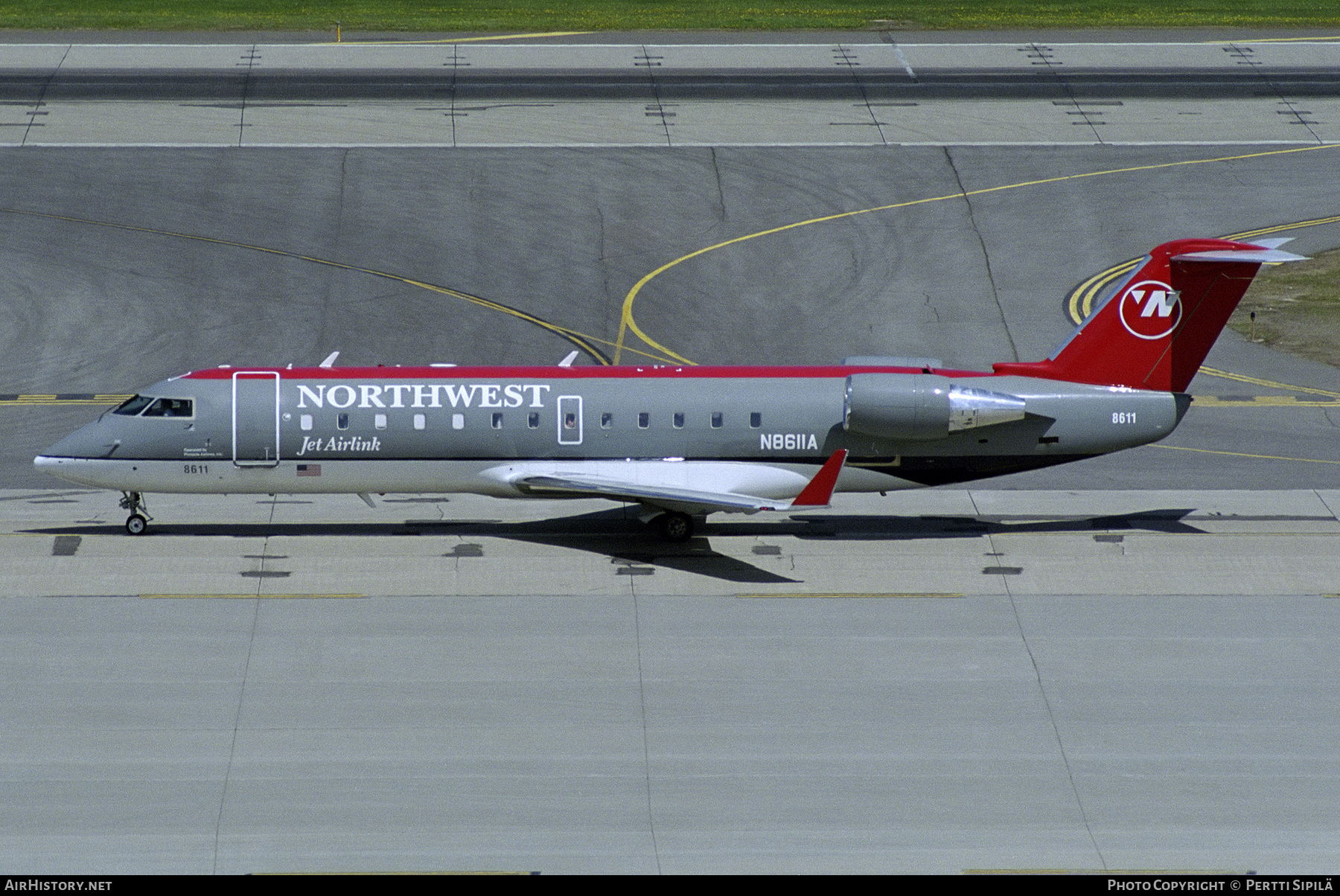 Aircraft Photo of N8611A | Bombardier CRJ-200LR (CL-600-2B19) | Northwest Jet Airlink | AirHistory.net #290997