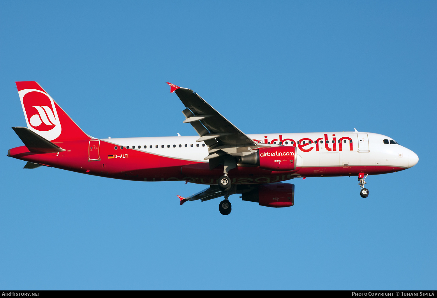 Aircraft Photo of D-ALTI | Airbus A320-214 | Air Berlin | AirHistory.net #291004