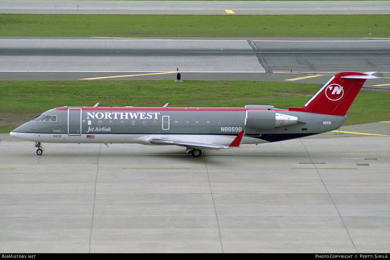 Aircraft Photo of N8659B | Bombardier CRJ-200LR (CL-600-2B19) | Northwest Jet Airlink | AirHistory.net #291037
