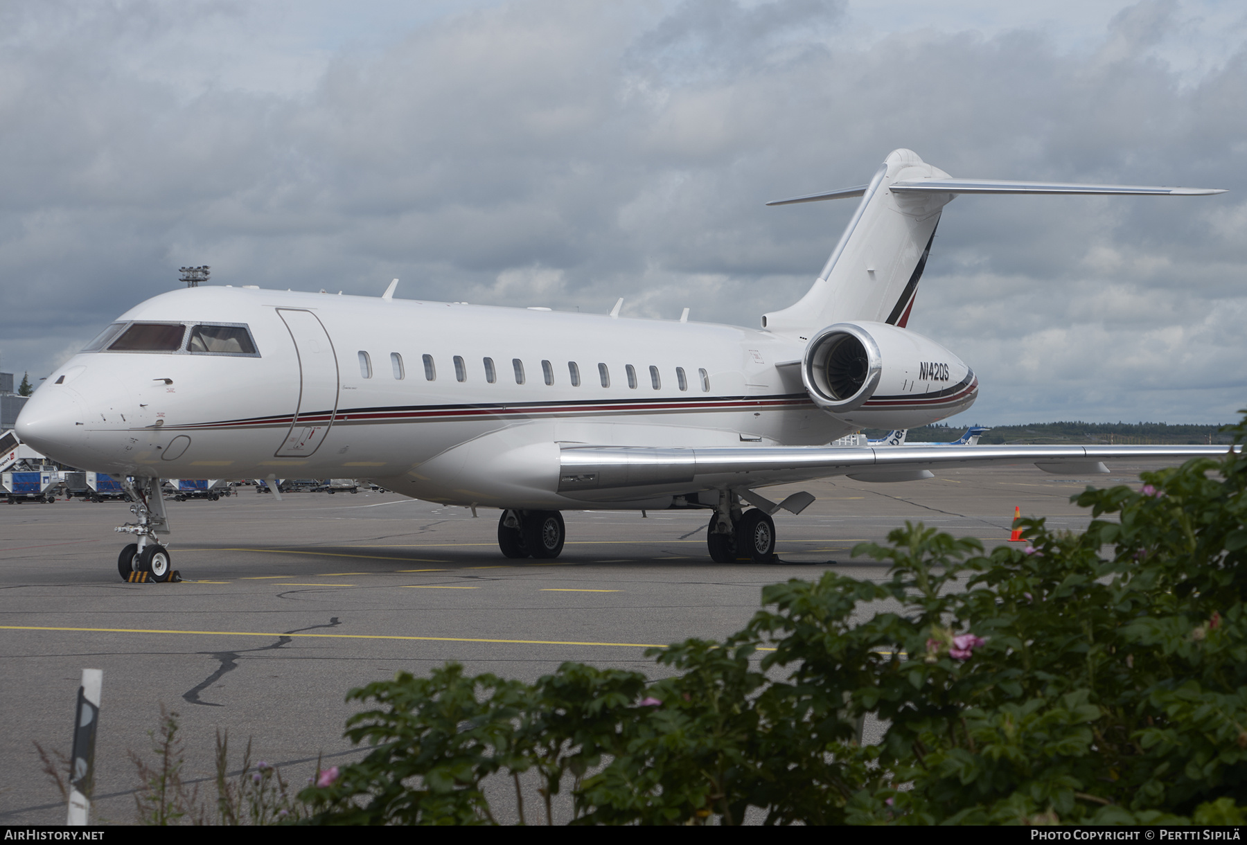 Aircraft Photo of N142QS | Bombardier Global 6000 (BD-700-1A10) | AirHistory.net #291162