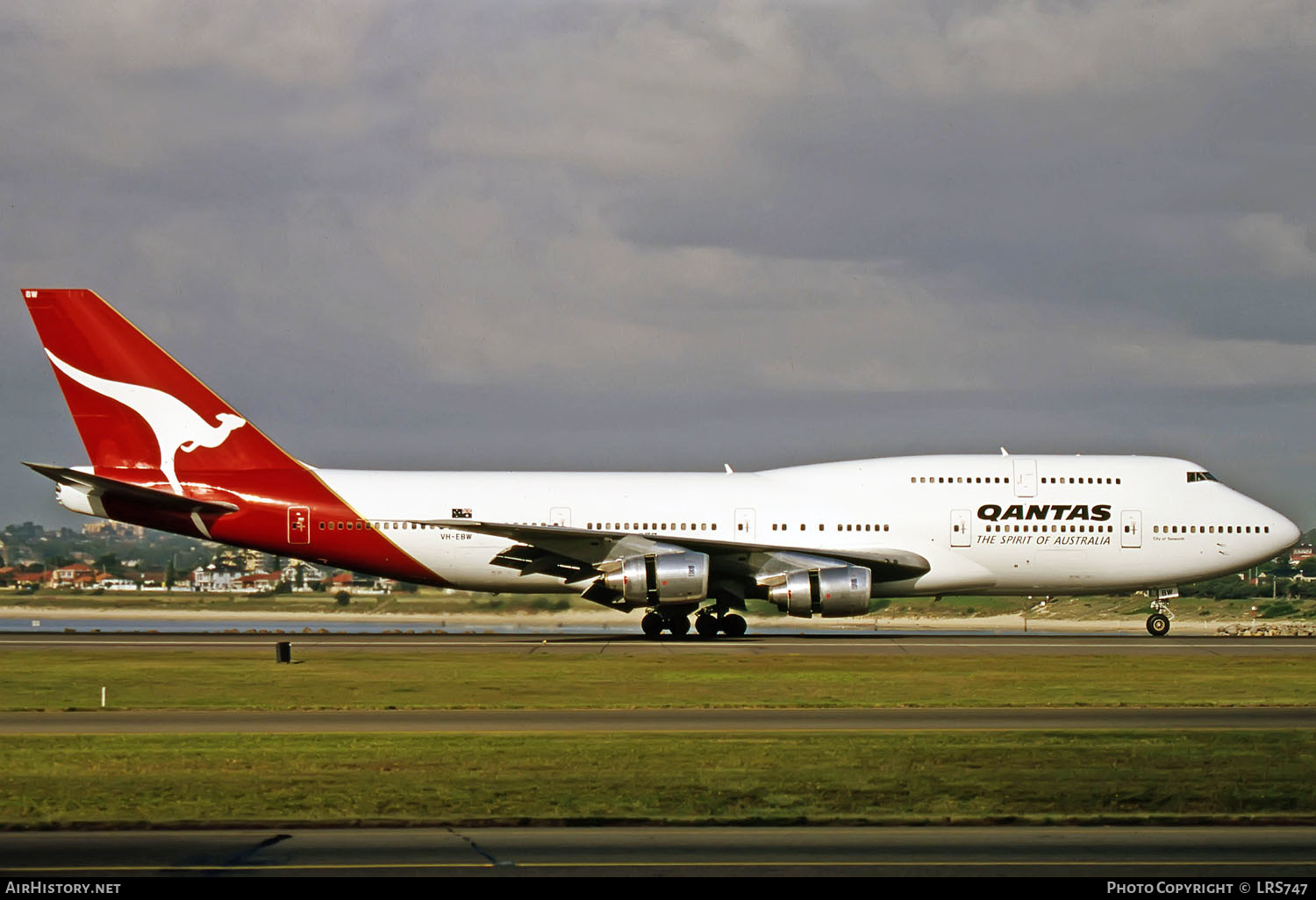 Aircraft Photo of VH-EBW | Boeing 747-338 | Qantas | AirHistory.net #291231