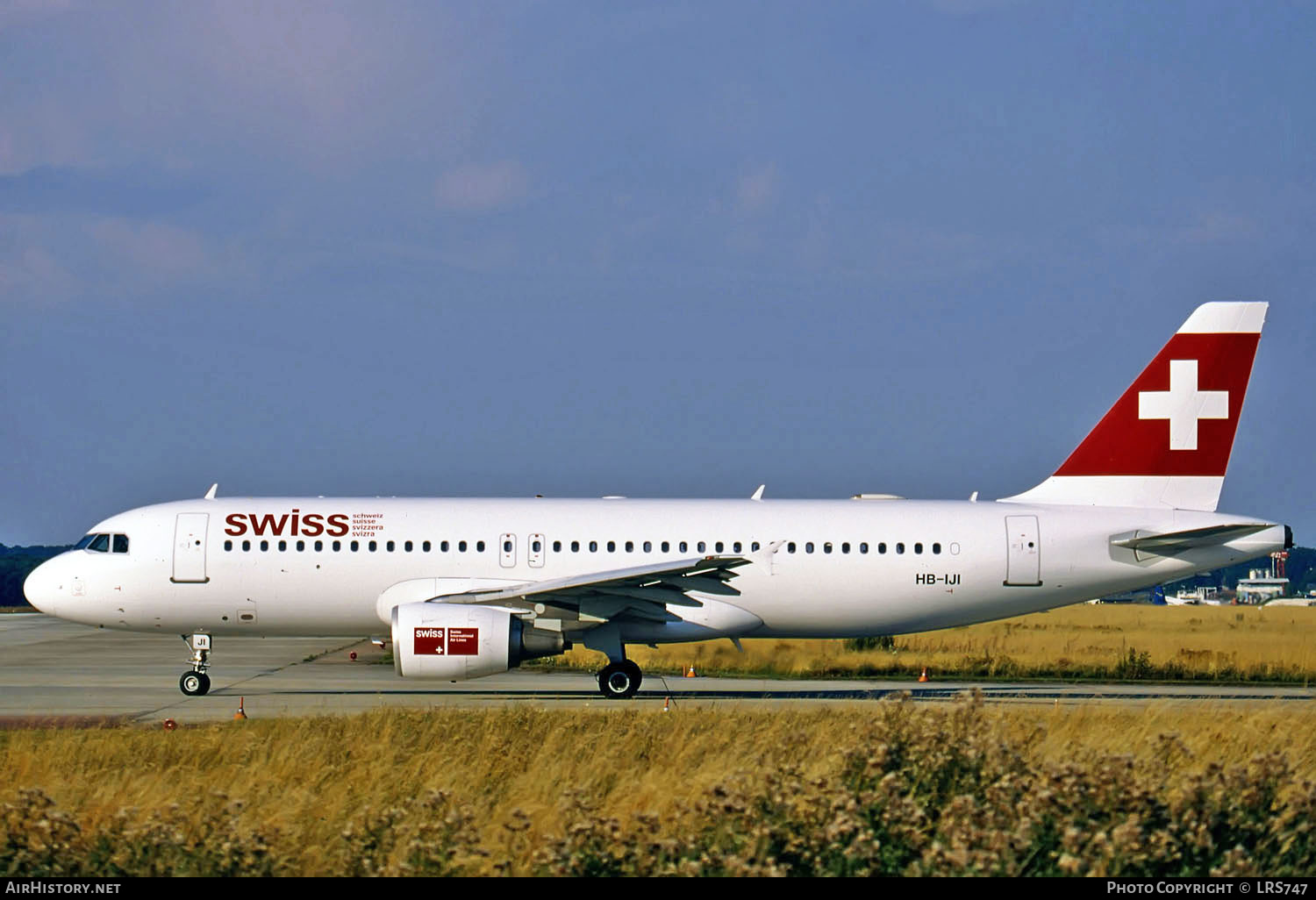 Aircraft Photo of HB-IJI | Airbus A320-214 | Swiss International Air Lines | AirHistory.net #291609