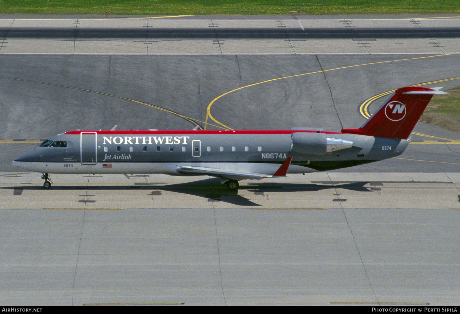 Aircraft Photo of N8674A | Bombardier CRJ-200LR (CL-600-2B19) | Northwest Jet Airlink | AirHistory.net #291814