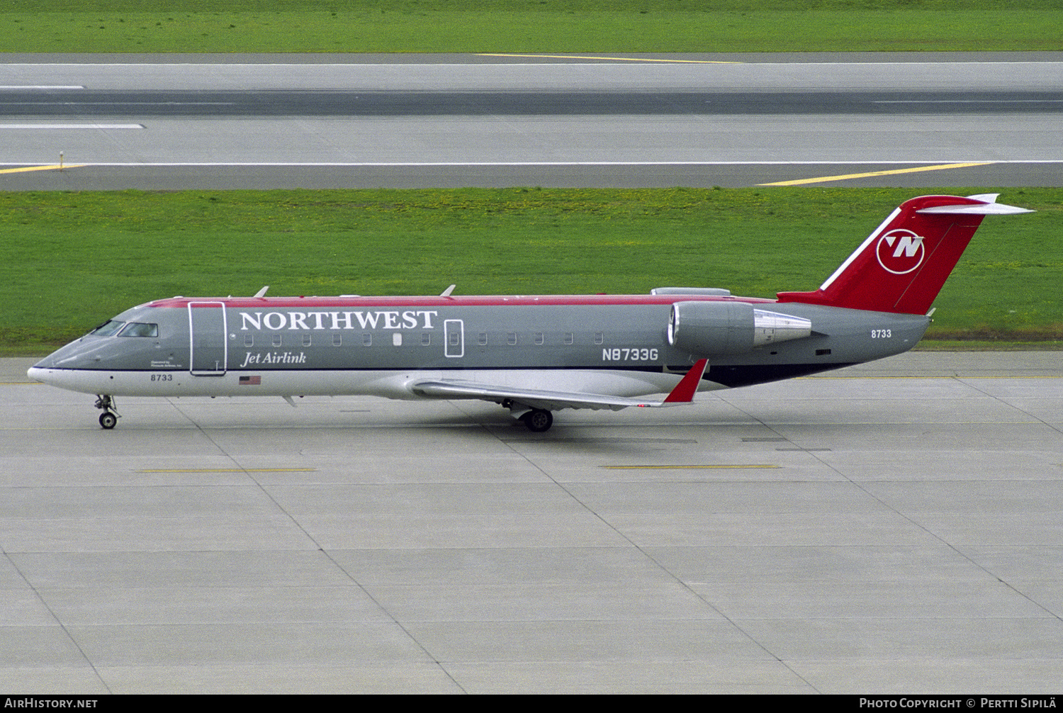 Aircraft Photo of N8733G | Bombardier CRJ-440 (CL-600-2B19) | Northwest Jet Airlink | AirHistory.net #291826