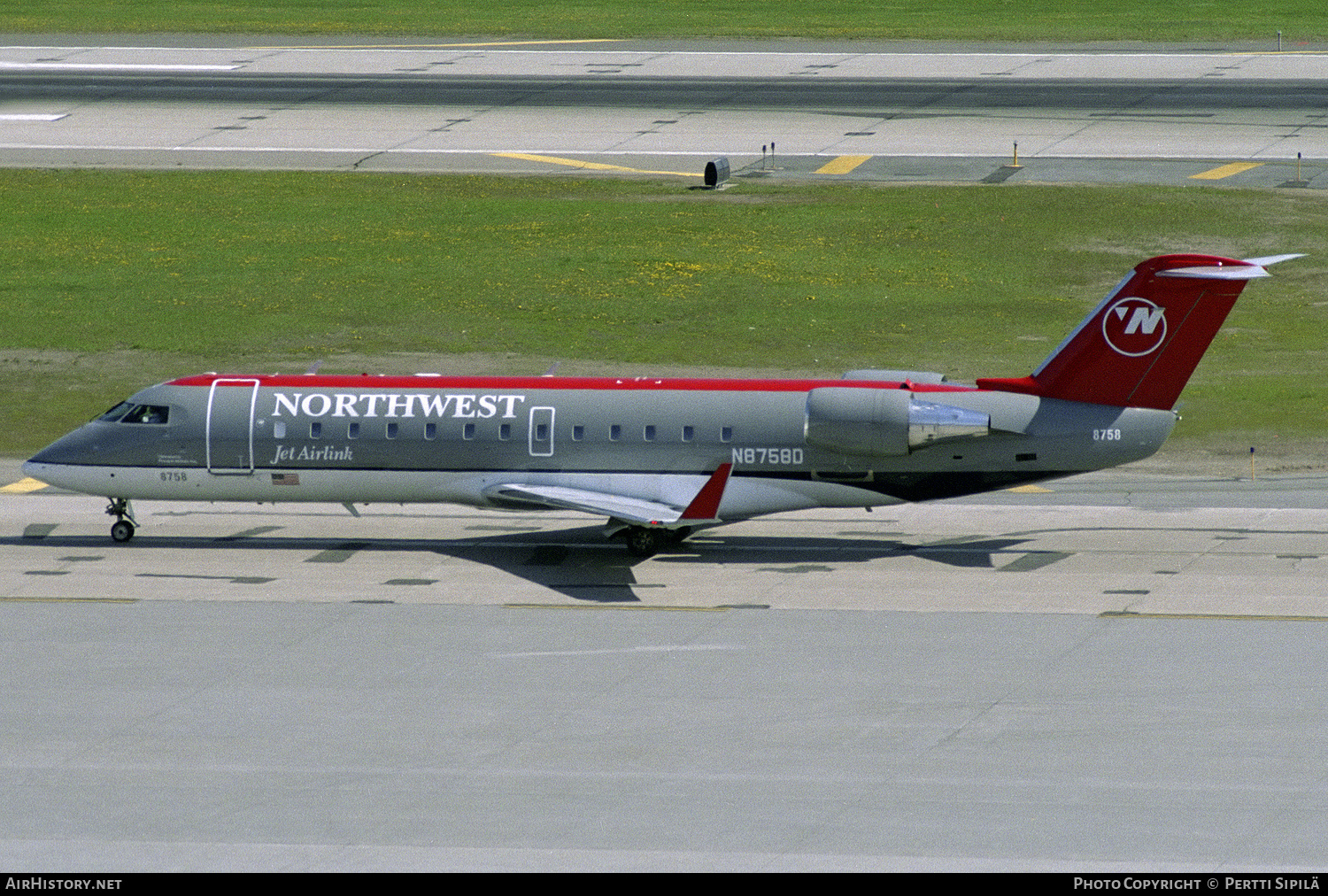 Aircraft Photo of N8758D | Bombardier CRJ-440 (CL-600-2B19) | Northwest Jet Airlink | AirHistory.net #291865